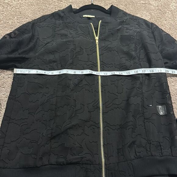 Lace black jacket size medium! Loose band bottom! Sheer !! - Picture 8 of 10